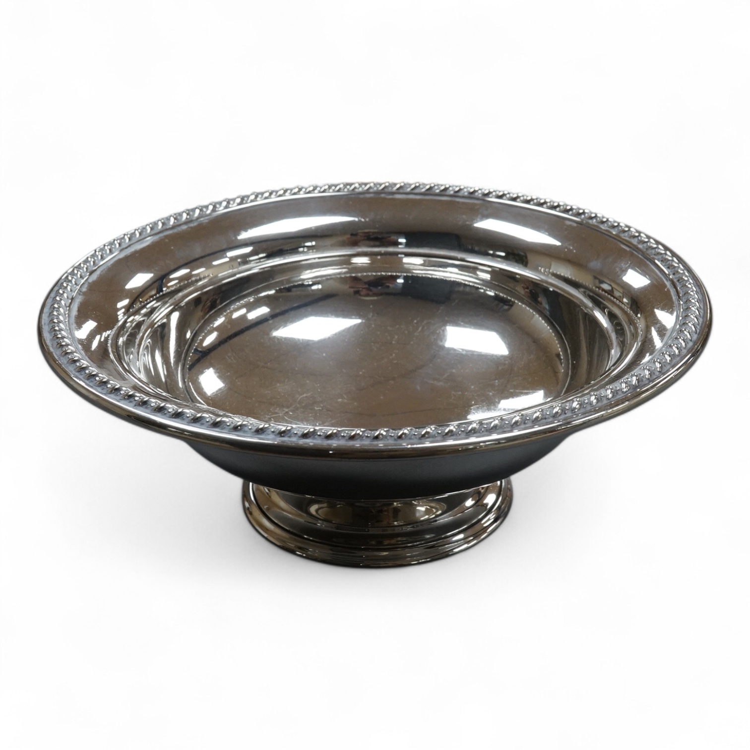 An Elizabeth II silver pedestal bowl, by Barker Brothers Silver Ltd, Birmingham, 1973, 17.6cm, 8.2oz.